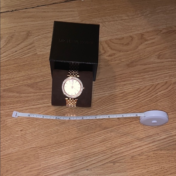 Beautiful rose gold Michael Kors watch - Picture 3 of 3